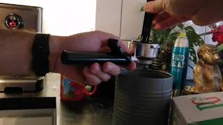 LOGIK L15EXC19 Making a Cappucino 