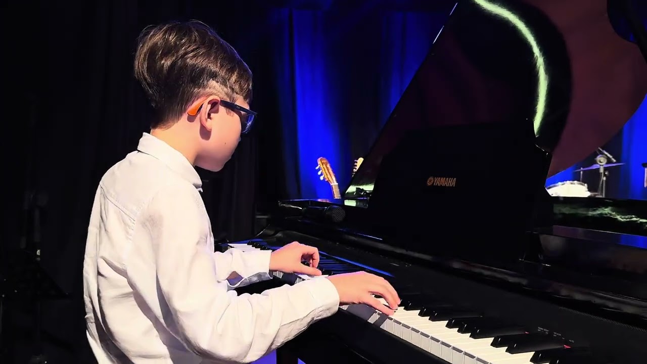 Marcha Turca - 3º Recital 28/09/25 - Escola Clave de Sol - Teatro S.J.P. - 8 anos/2 de Piano.