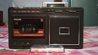 Aawaz Deke Humein Tum Bulao from Professor played On My Philips  Am174 Cassette Player