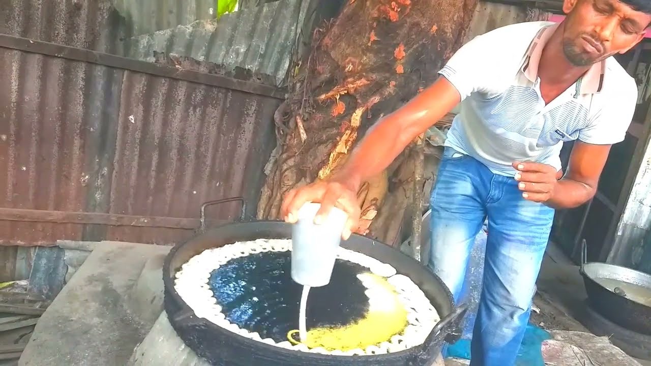 জনপ্রিয় গোপালপুর তালুকদার মার্কেটে সনজীবন মিষ্টান্ন ভান্ডারের মিষ্টি ।