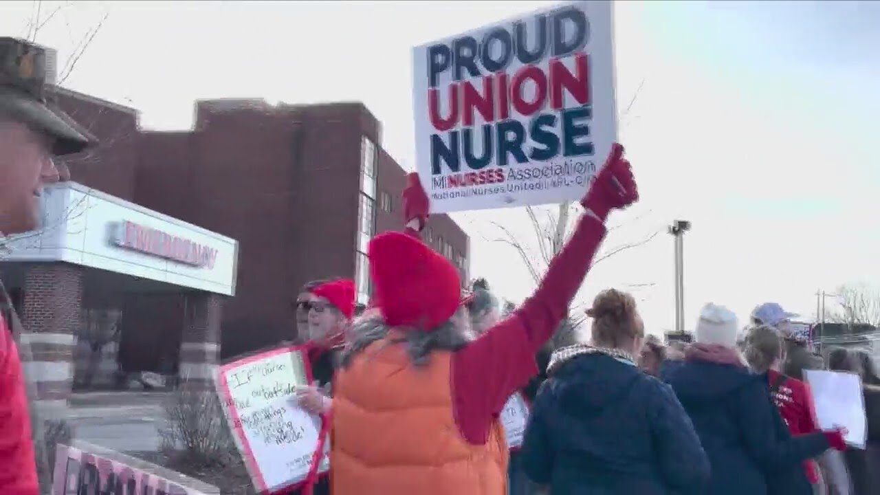 Sault nurses closer to strike amid stalled contract negotiations - YouTube