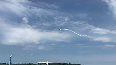 Airshow Pilot Bob Richards Wave