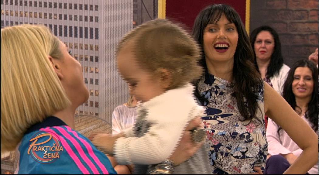 Praktična žena - Ana Štajdohar pokazuje novi trend vežbanja sa bebom (www.prakticnazena.tv)