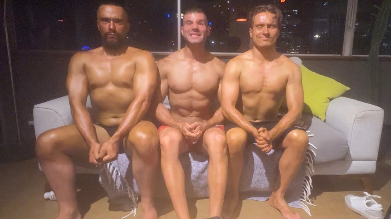 Tanning with the boys, Movie World and more! MY FIRST EVER VLOG!