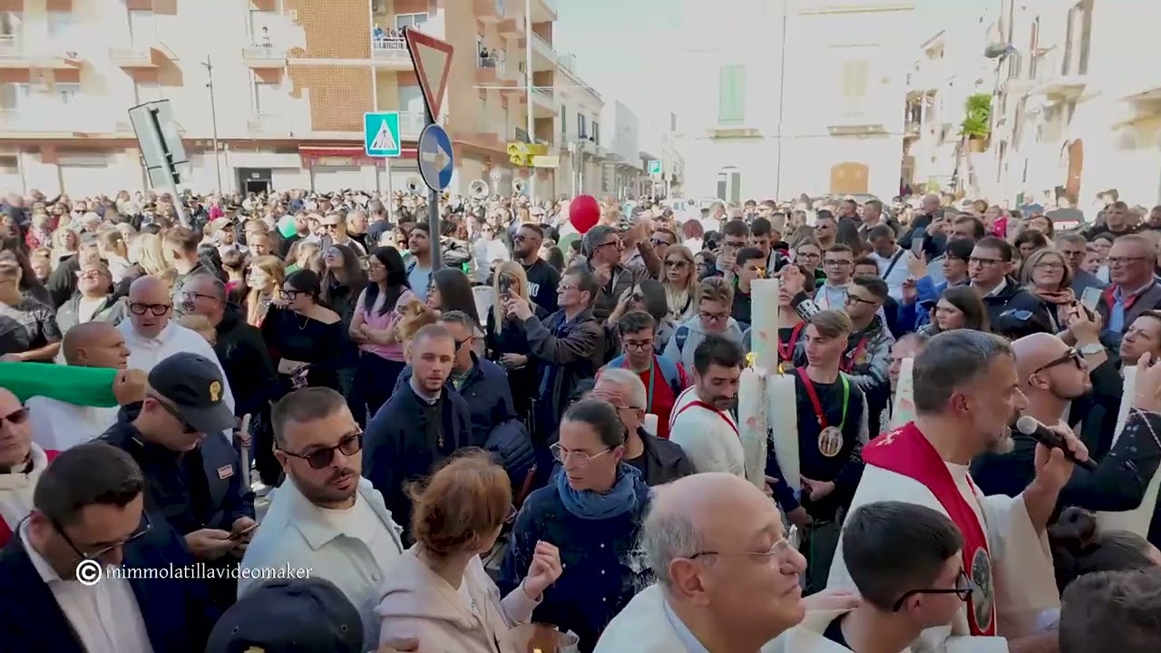 Bitonto in festa: l'arrivo dei Santi Medici in Porta Robustina