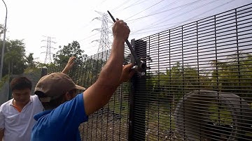 PLYTEC Security Fencing - Tensioning