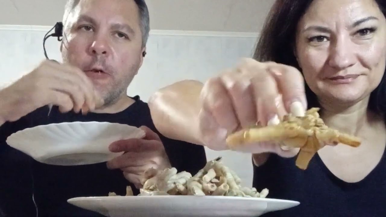 ASMR ИТИНГ. КУШАЮ СО СВОЕЙ ДЕВУШКОЙ КУРИНЫЕ ЛАПКИ С СОЕВЫМ СОУСОМ