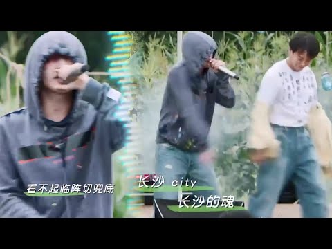 太炸了！张艺兴用长沙话演唱《湘江水》，彭昱畅冲上台魔性伴舞