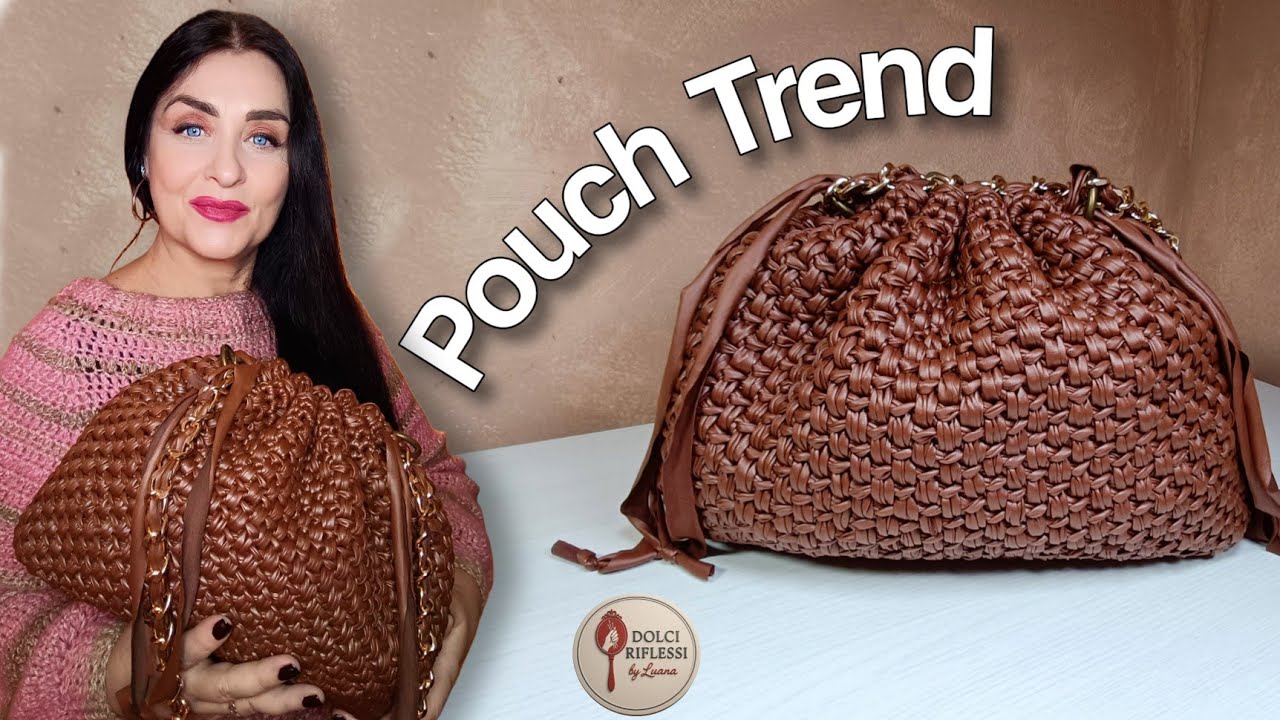 La Pouch Bag all’Uncinetto: Il Trend del Momento in ecopelle