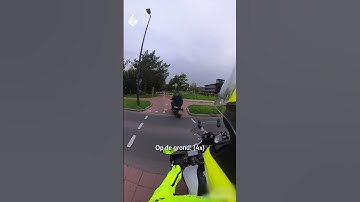 Achtervolging motorscooter eindigt in crash | #politie #achtervolging #crash