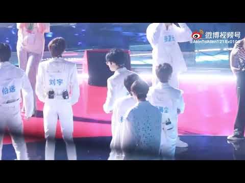 [Fancam] 20210818 INTO1 AK (Liu Zhang) & Lin Mo (Huang Qilin) #Akzmo #林阵磨枪 |Zhejiang TV 818 Carnival