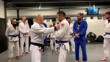 Double lapel grab defence