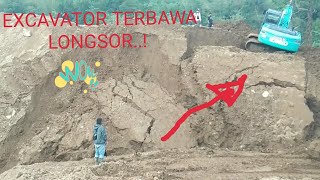 Detik-detik alat berat excavator terbawa longsor | excavator jatuh terawa longsor