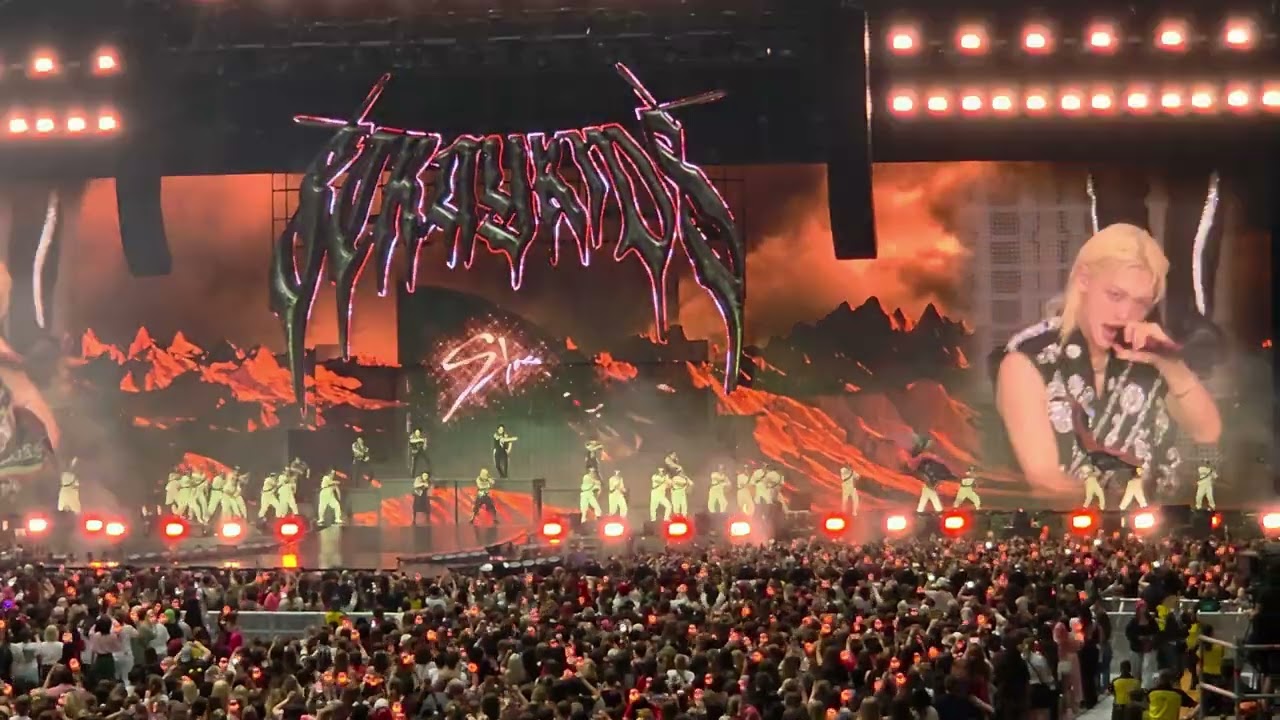 250711 Stray Kids (스트레이 키즈) - Intro + Mountains + 소리꾼 (Thunderous) In Amsterdam