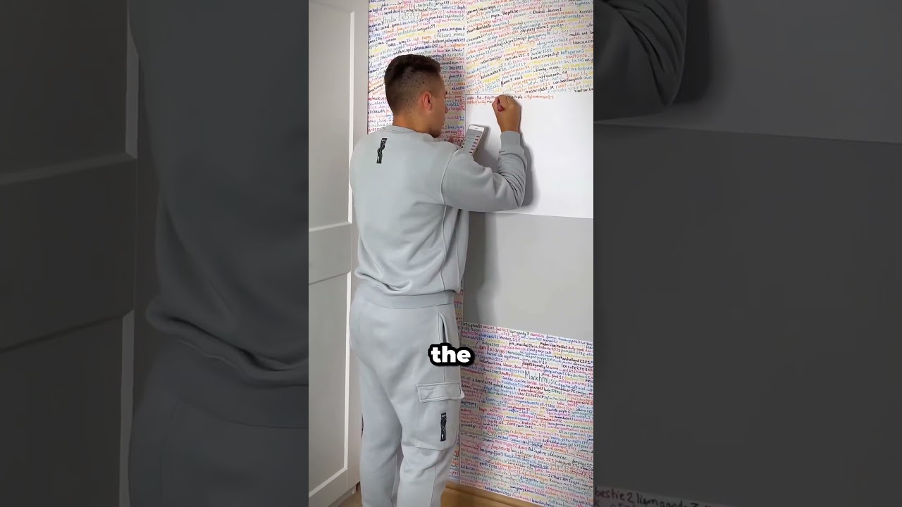 Его дом буквально весь усыпан именами 😳 (@thatguymaks на TT)