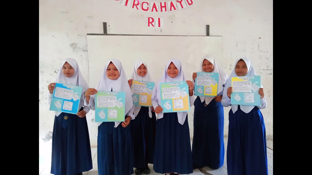 Kegiatan Membuat Kartu Petunjuk Cerpen (KarPen) 