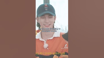 Thumbnail of stray kids’ reactions to red lights by hyunjin and chan