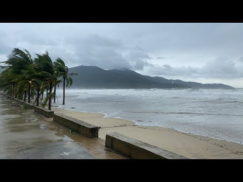 Video Trực tiếp: Tình hình ven biển Đà Nẵng sau khi bão số 4... - youtube