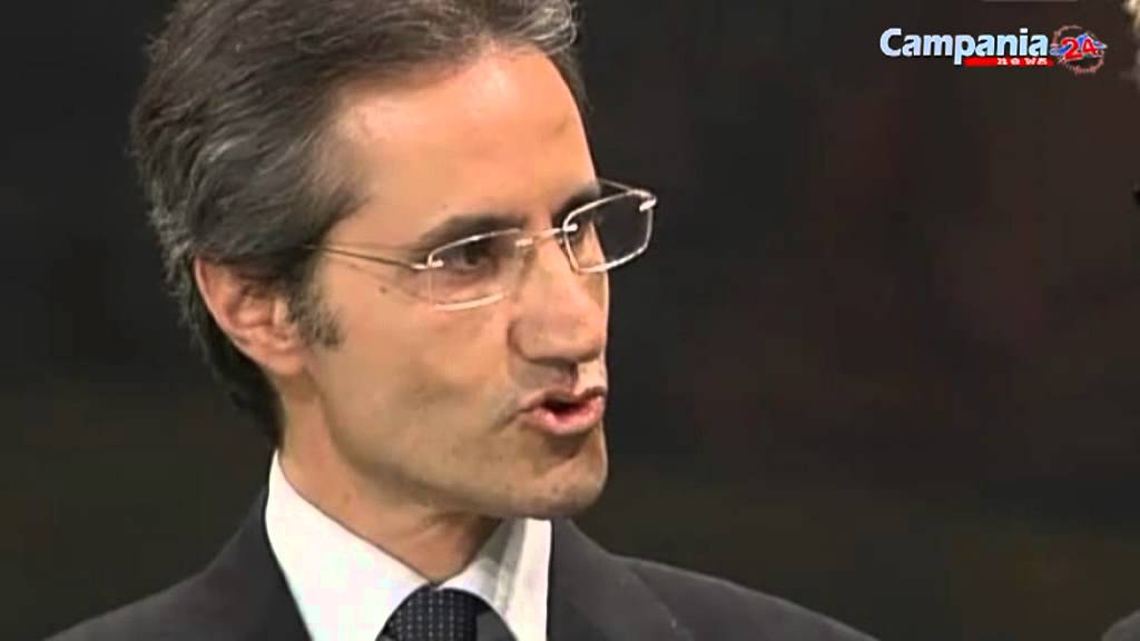 Il presidente Stefano Caldoro consegna il premio "Le maschere del teatro italiano"