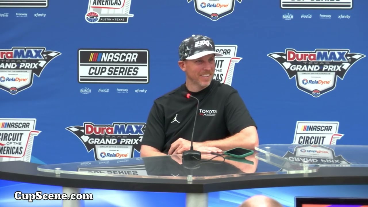 Гонка NASCAR на трассе COTA, март 2026 года: Денни Хэмлин и Билли Скотт после гонки.