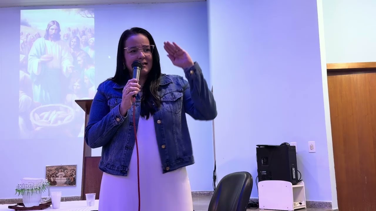 Não creiais em todos os espíritos, com Maria Tereza Caetano.