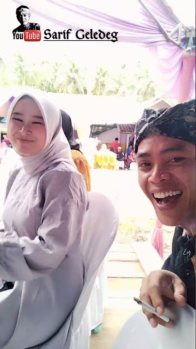 KECERIAAN TIA DAN ALISA ARTIS GASENTRA PAJAMPANGAN SAAT MENIKMATI SMOKY SNACK