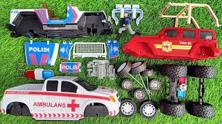 Mencari & Merakit Mainan Mobil Polisi, Ambulans, Pemadam