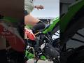キックでZX-6Rを壊そうとする動画💥 では無い