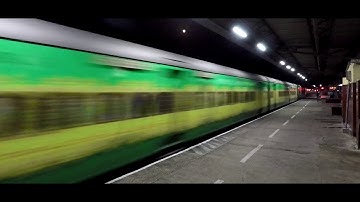 Howrah Anand Vihar Yuva express flying like a bullet