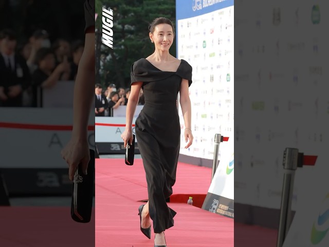 60세 도지원, 고혹적인 올블랙 드레스 자태