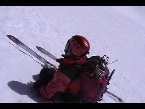 Huascaran Sur 6746 m (Peru) ski video - skiing fro...
