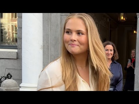 Prinses Amalia ondanks gebroken arm weer aan het werk.  #jeugdjournaal #amalia #prinses #paard