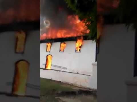 Incêndio destrói igreja em Diamantina