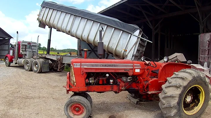 D17 Allis Chalmers grinding corn /Working hard