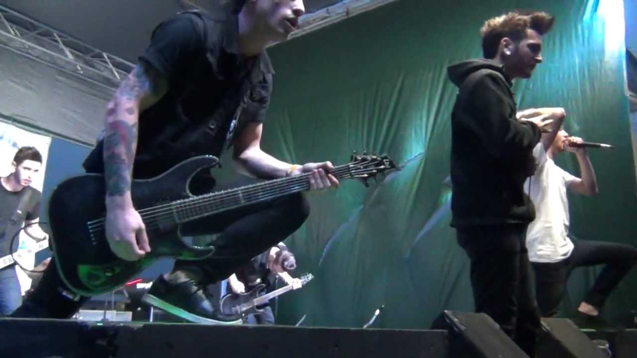 Woe is Me - Vengeance (Doriano Magliano of That's Outrageous! and new bassist, Brian Medley) Live