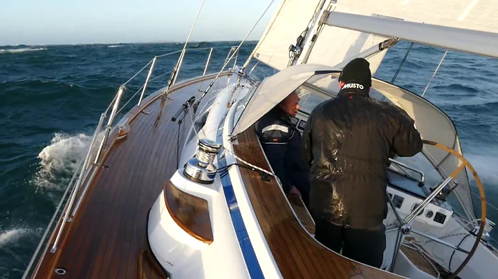 テスト中: Hallberg Rassy 44