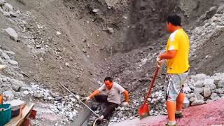 Barge unloading 5000 tons of ore - Workers are practically being carried away on a conveyor belt