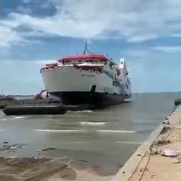 KAPAL ACEH HEBAT 1 DITURUNKAN KE LAUT