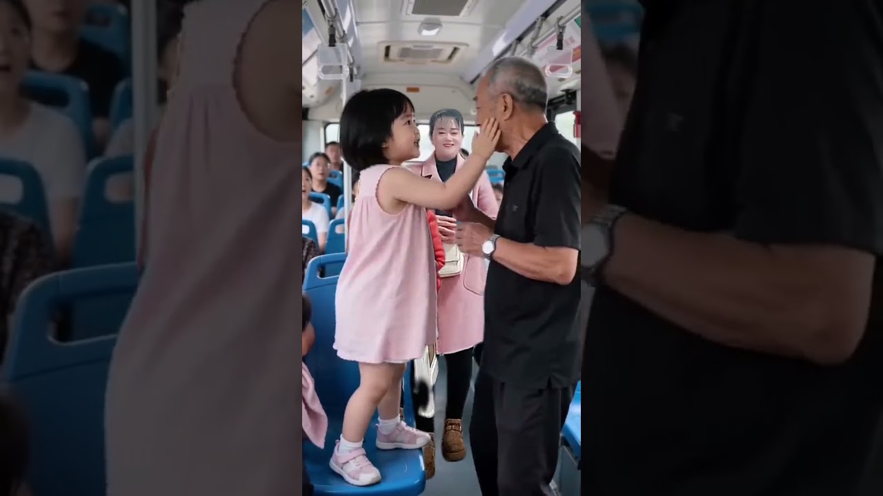 #公交車發生的一幕#到底誰的錯？# 搞笑視頻純無不良引導