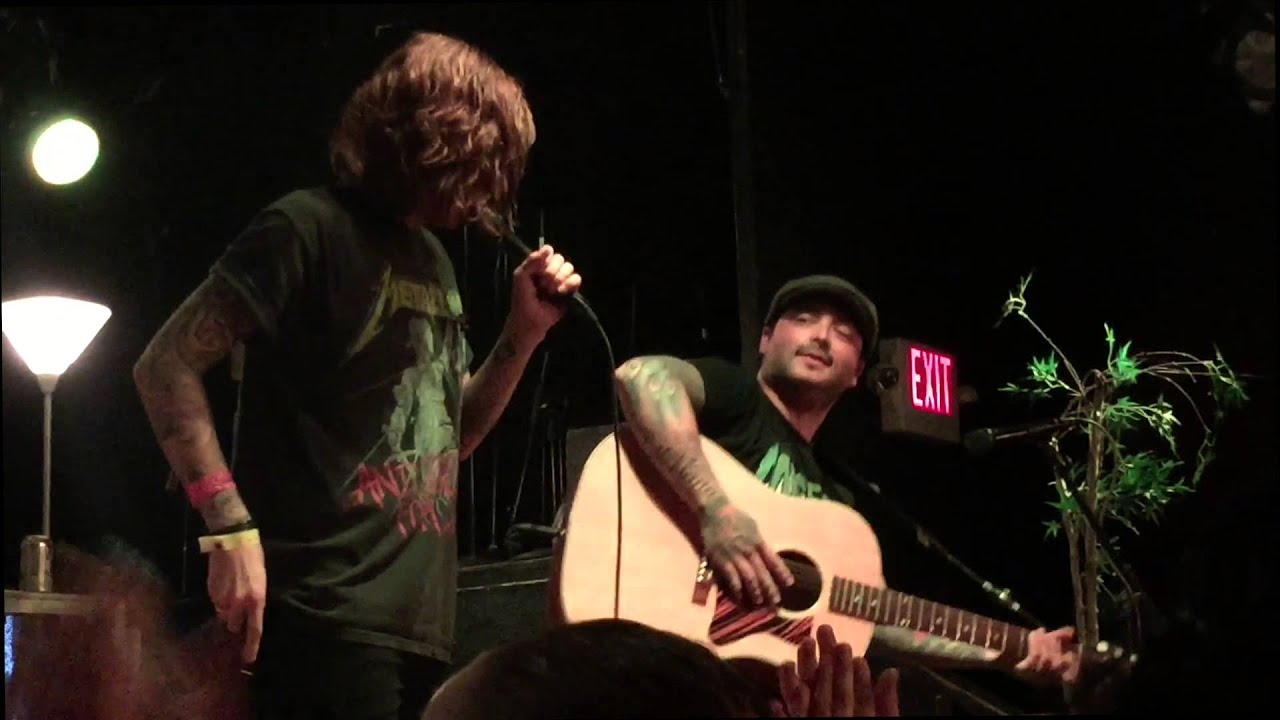 Kellin Quinn making up fan fiction