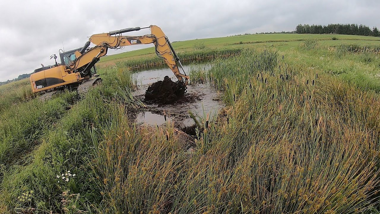 Pogłębianie małego stawu - czas zrobić porządek