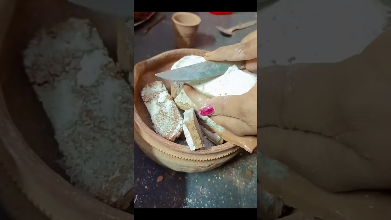 Red mud ice cream cookies cream biscuit mud Crush🍦🥯🍪😋