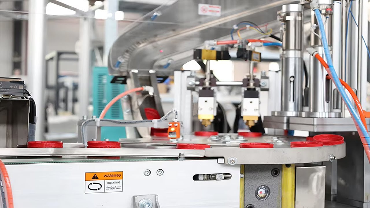 Caps lining and assembly machine fully automatic assembler for different kinds of caps