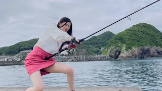 ショアジギングで大物きてOLのスカート裂ける瞬間wお尻をそーっと映してみたら… Japanese.angler.lure.fishing.Big game.