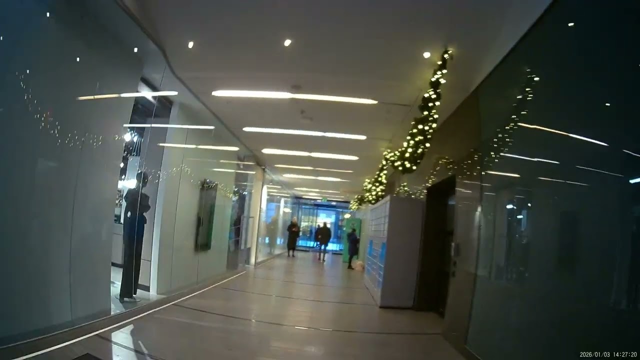 Promenad i dels Centrala Örebro och inne på Vågen och Krämaren Gallerior.