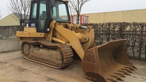 Caterpillar 953C tracked loader working