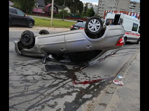 На Савеловском мосту через Волгу в Кимрах перевернулся автомобиль, есть пострадавшие