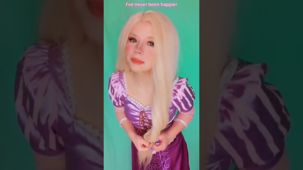 Is that a tavern?? | Rapunzel #cosplay | Tangled