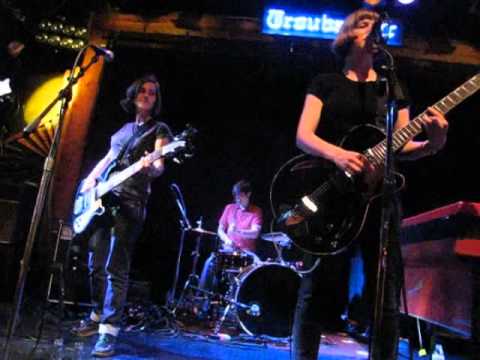 Electrelane - On Parade (live)