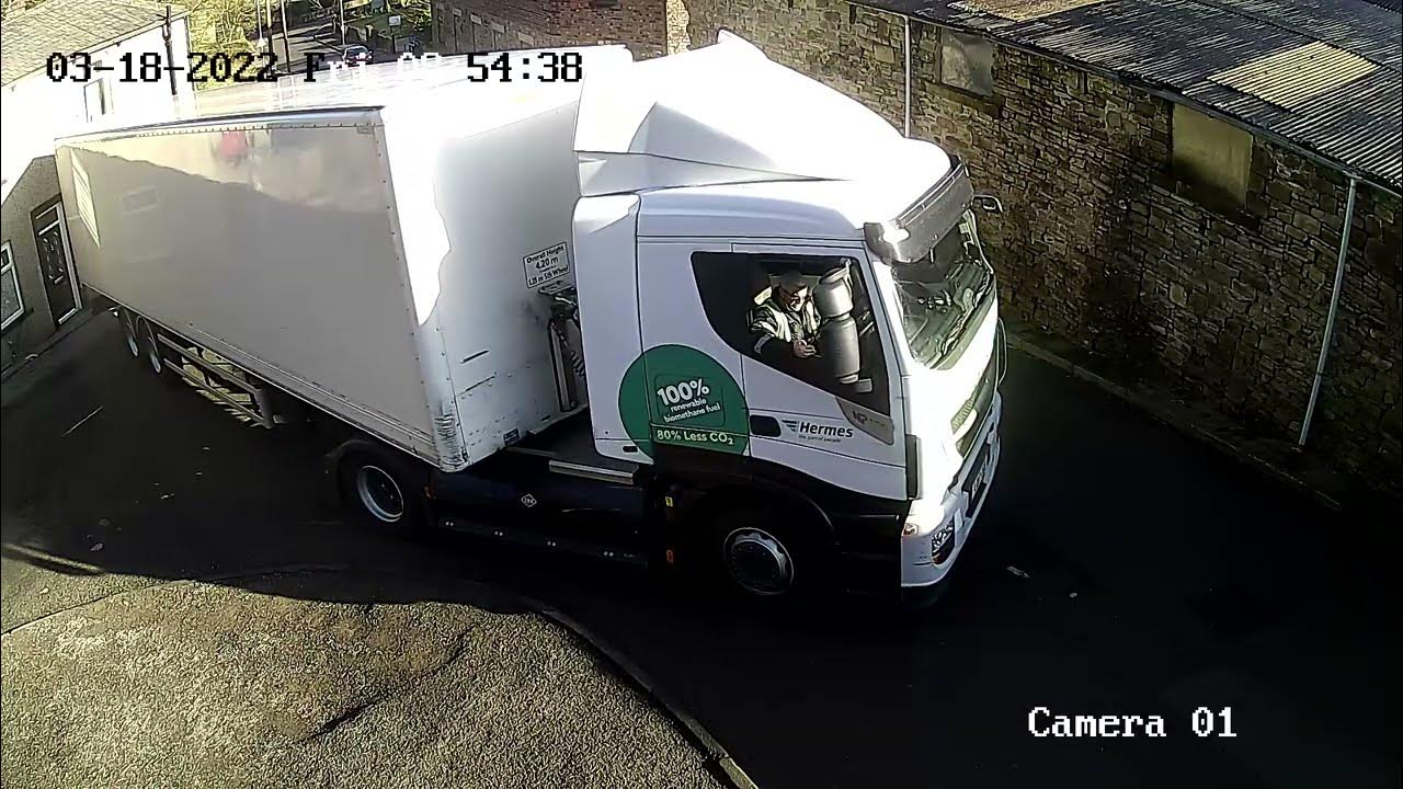 Truck reversing fail - YouTube